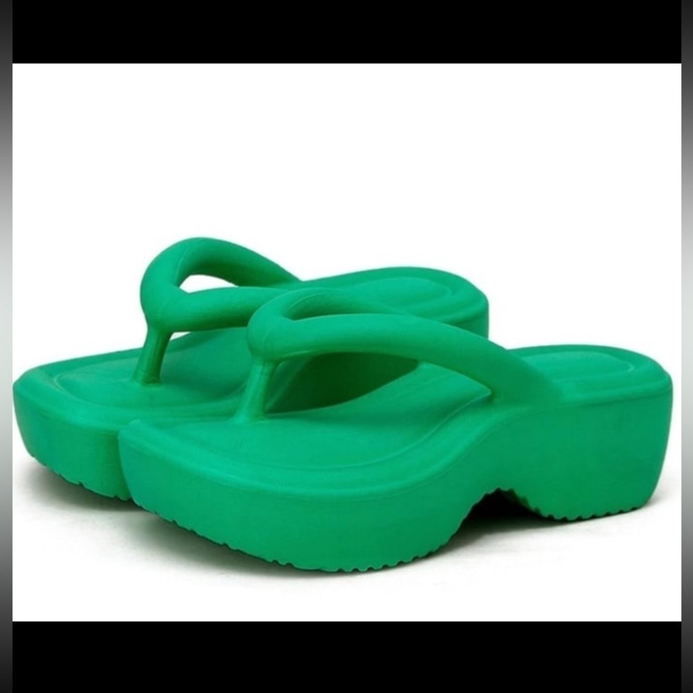 Saligna Women's Platform Flip Flop with Arch Support size 7 (38)